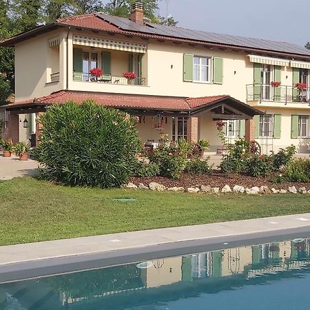 Bed and Breakfast Cascina Il Volo Монкальво Екстер'єр фото