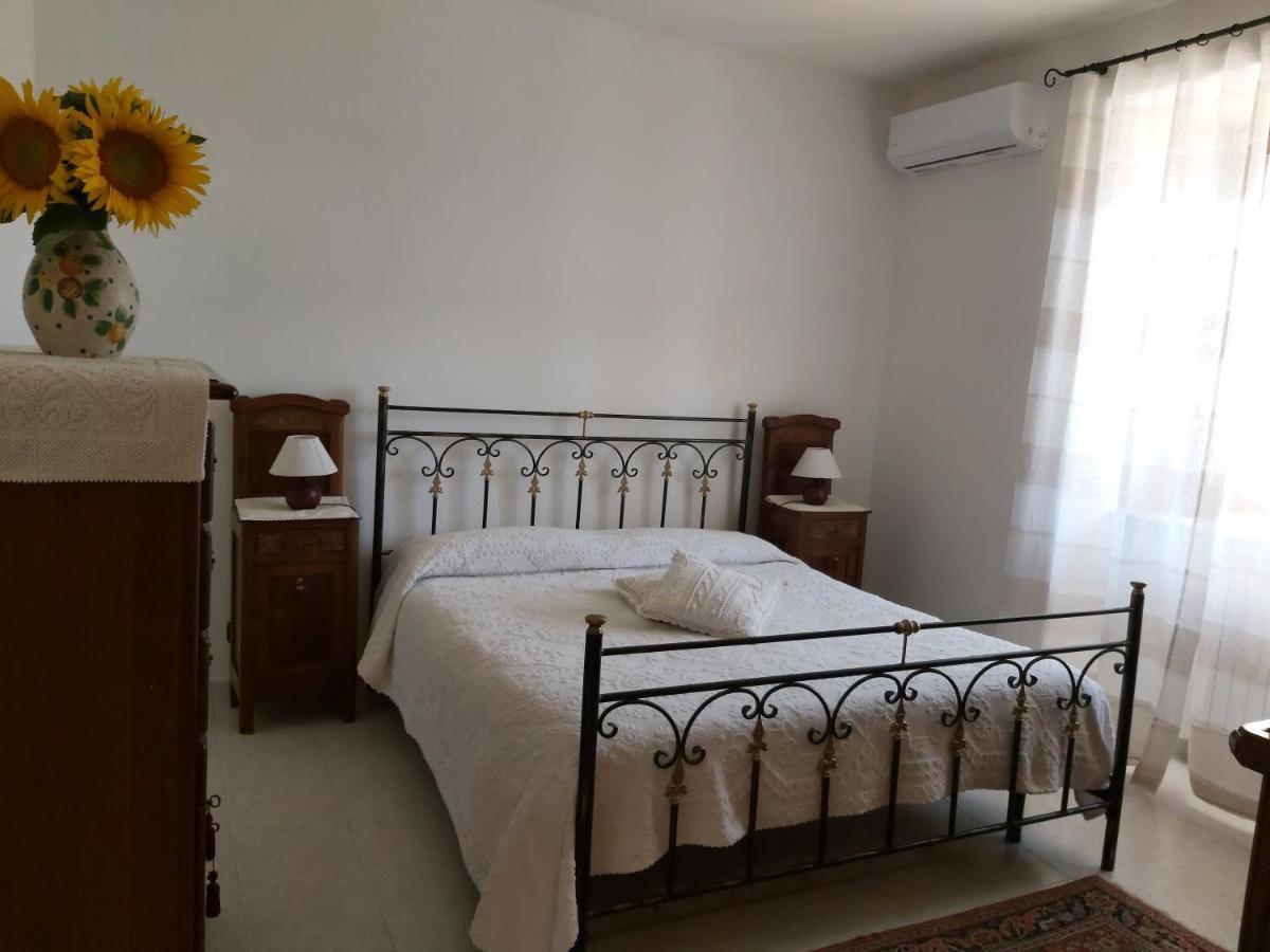 Bed and Breakfast Cascina Il Volo Монкальво Екстер'єр фото