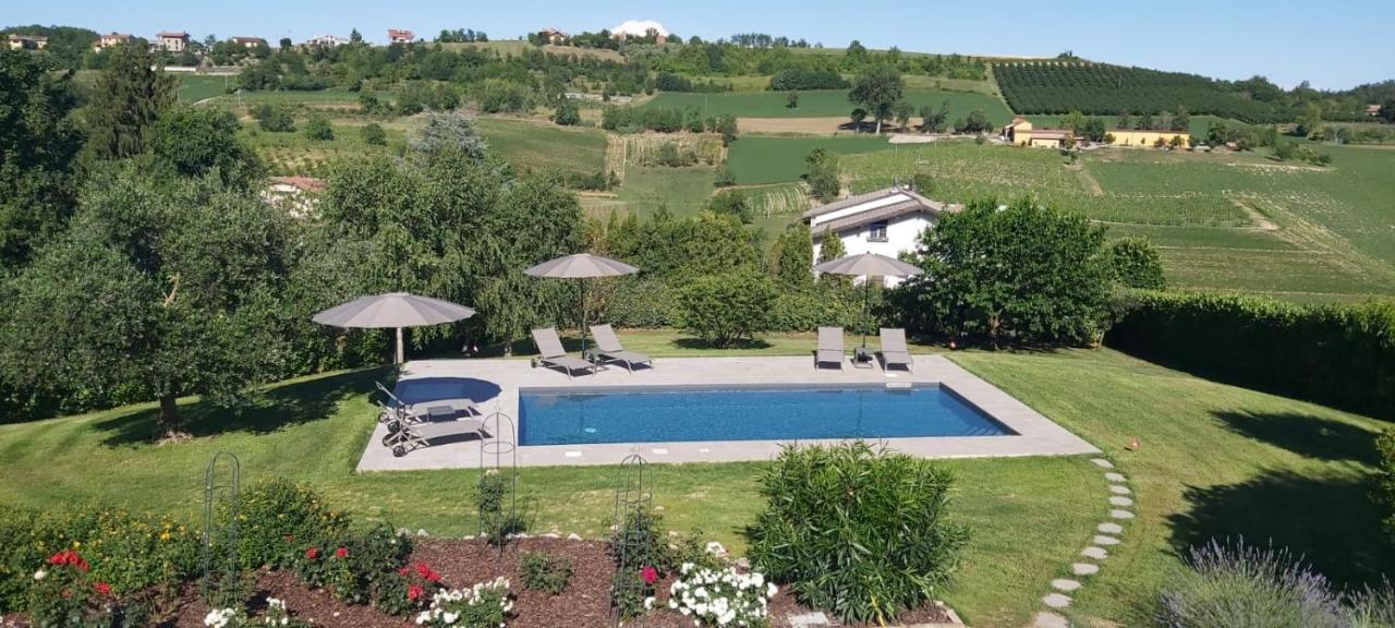 Bed and Breakfast Cascina Il Volo Монкальво Екстер'єр фото
