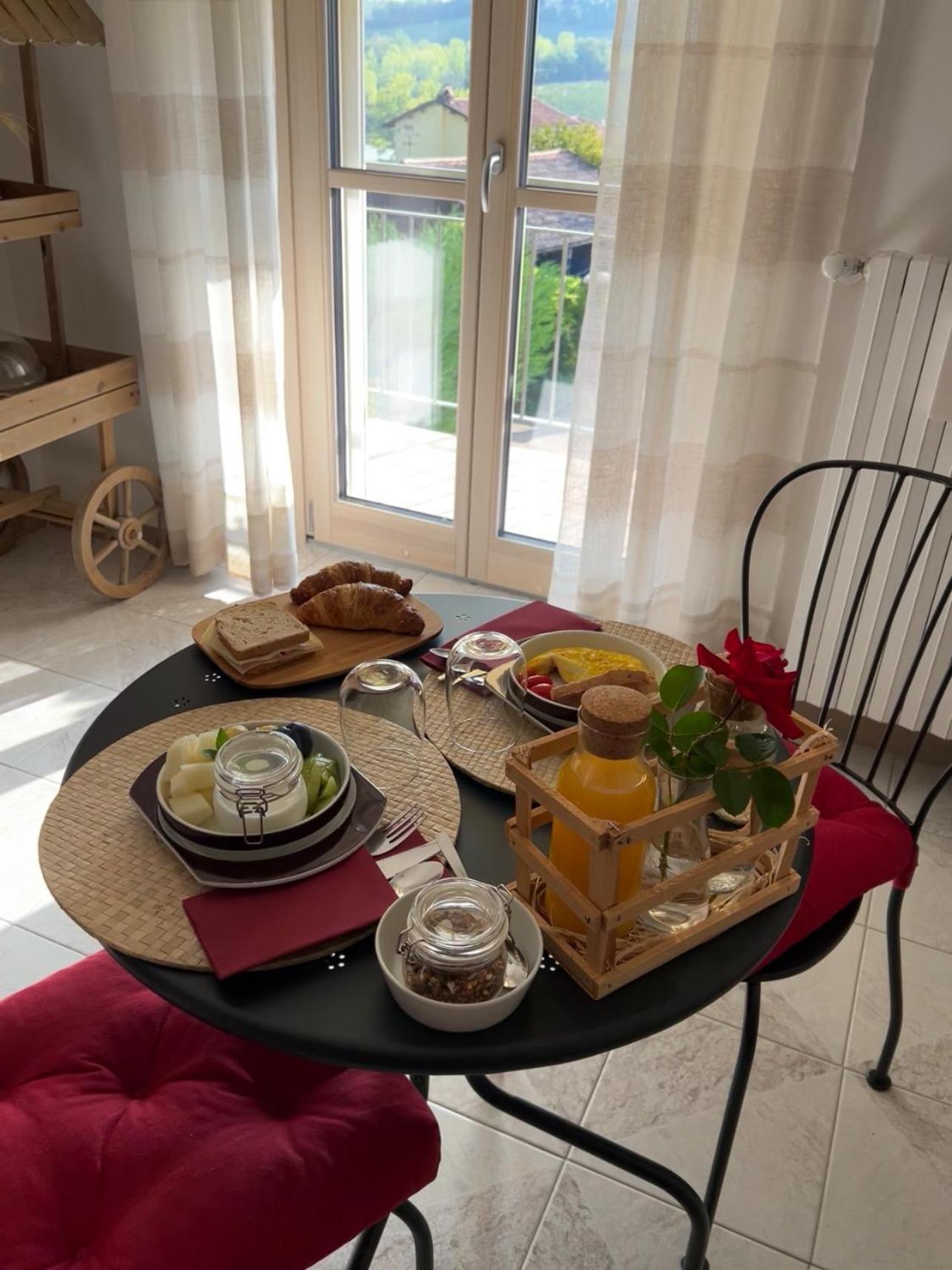 Bed and Breakfast Cascina Il Volo Монкальво Екстер'єр фото