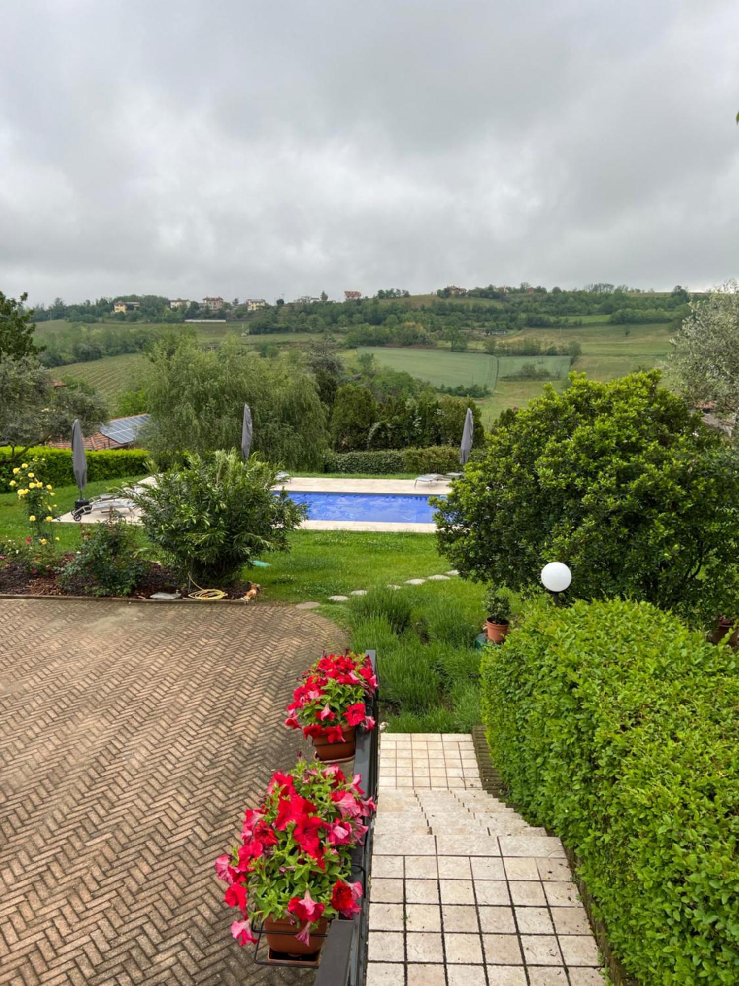 Bed and Breakfast Cascina Il Volo Монкальво Екстер'єр фото