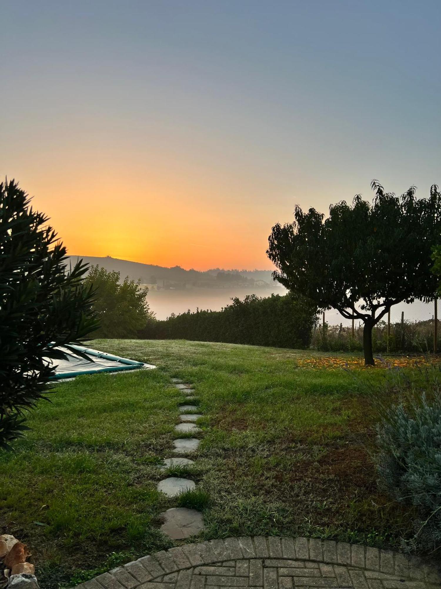 Bed and Breakfast Cascina Il Volo Монкальво Екстер'єр фото