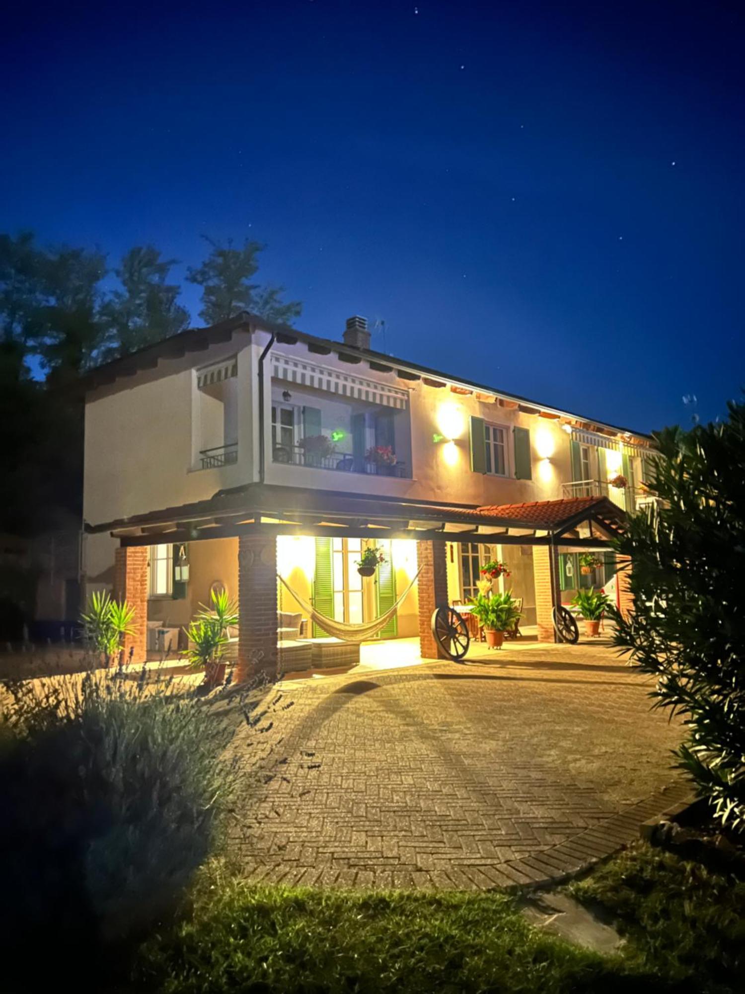 Bed and Breakfast Cascina Il Volo Монкальво Екстер'єр фото