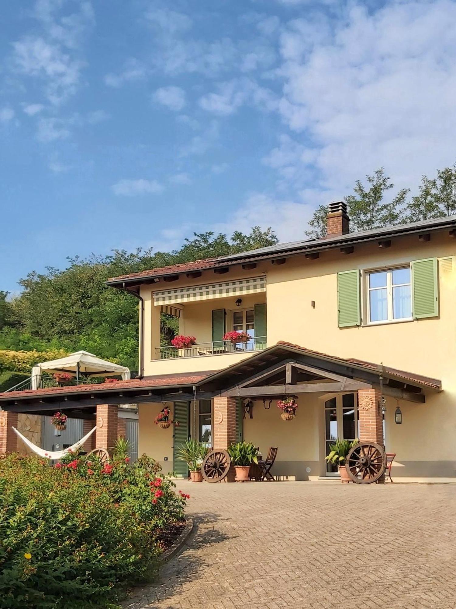 Bed and Breakfast Cascina Il Volo Монкальво Екстер'єр фото