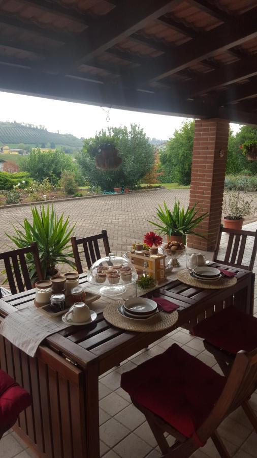 Bed and Breakfast Cascina Il Volo Монкальво Екстер'єр фото
